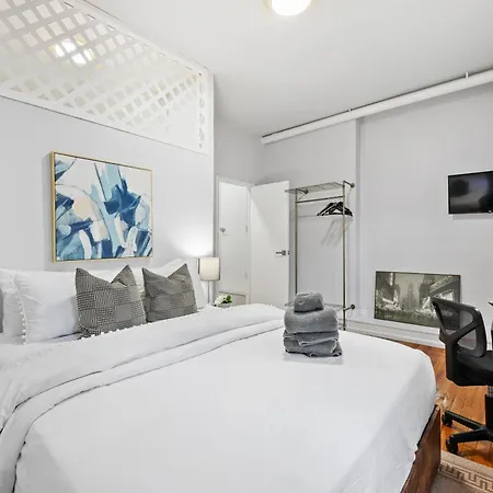 Sleek 2Br - Walking Distance To Times Square Apartment